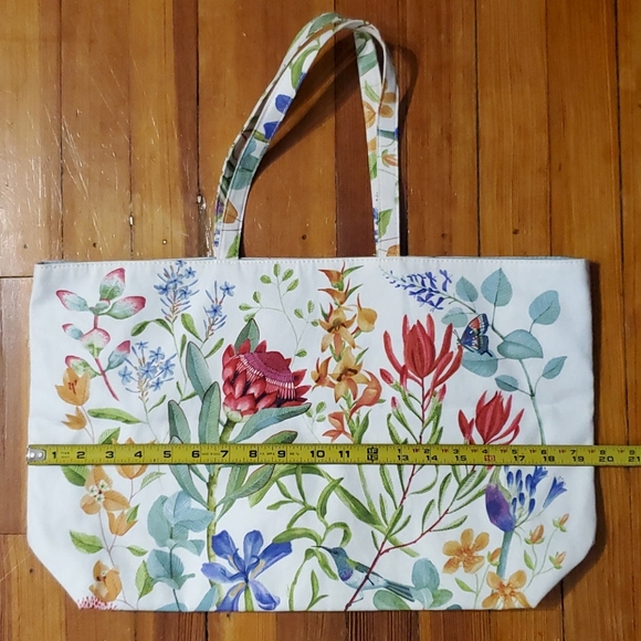 Estee Lauder floral bag. NWOT. - Picture 6 of 8